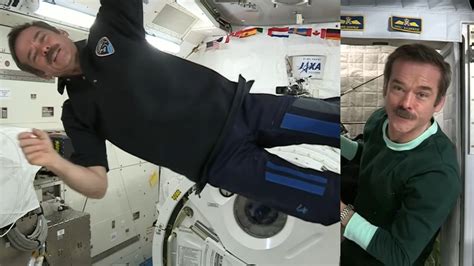 Astronotlar uzayda nasıl yürüyor